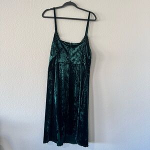 Hot Topic Emerald Green Crushed Velvet Slip Dress Lace Trim Size 2